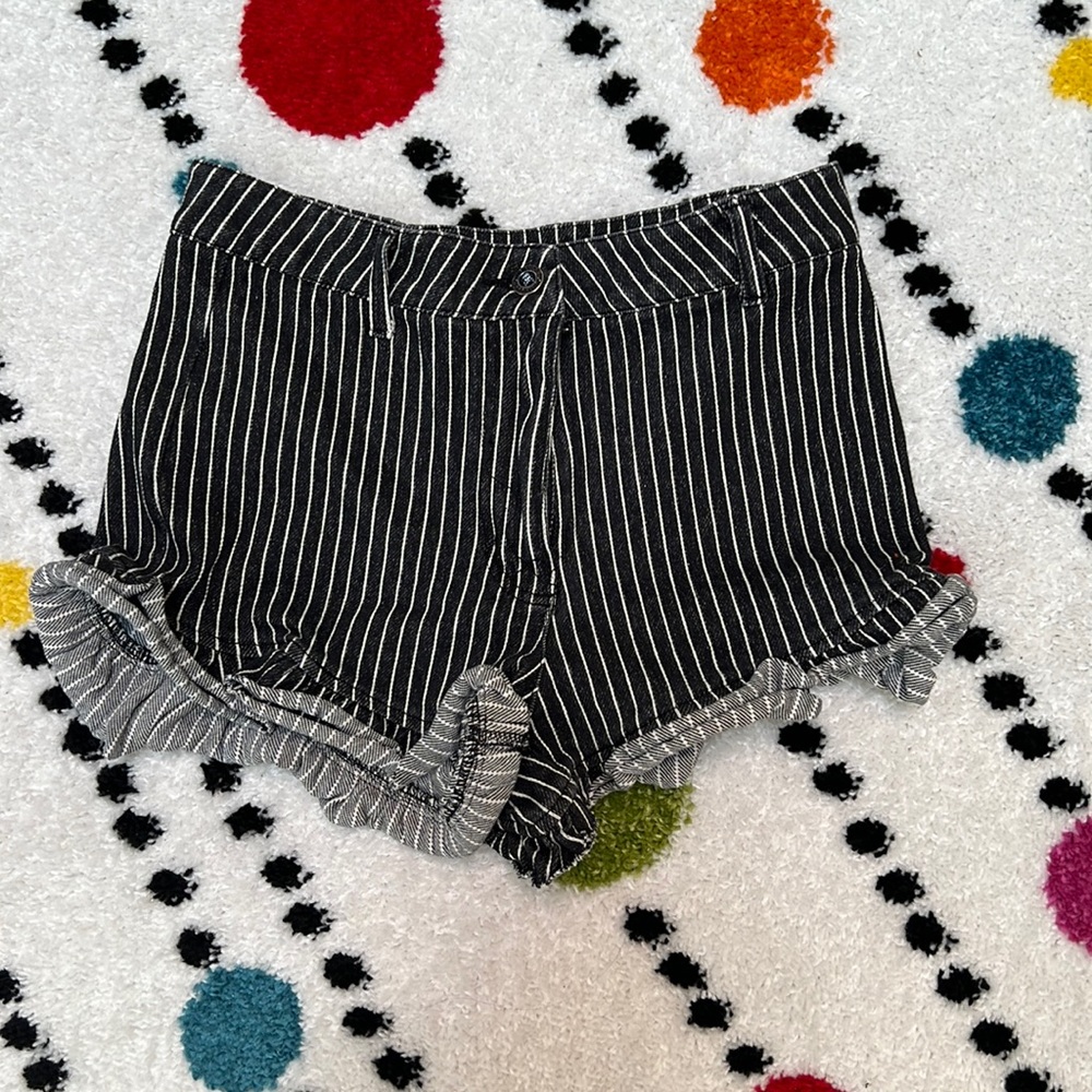 Sourpuss ruffle hem shorts